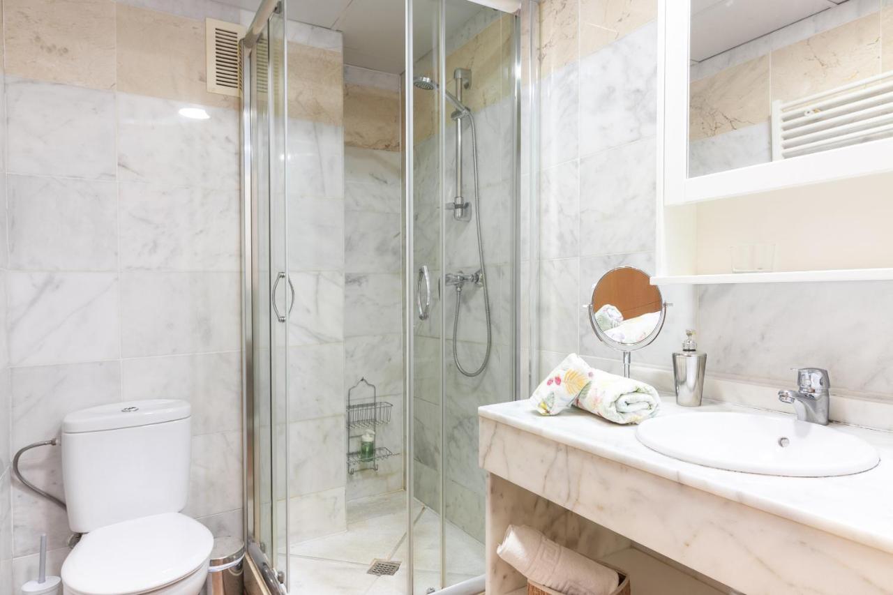 Sea & Wave Adela Boutique Apartment Malaga Ngoại thất bức ảnh